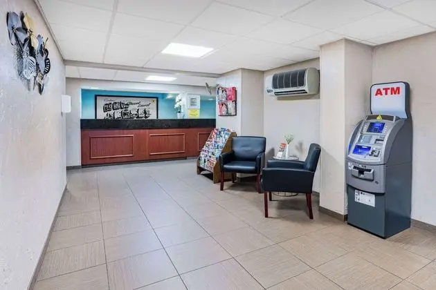 Super 8 by Wyndham Mount Laurel - Lobi