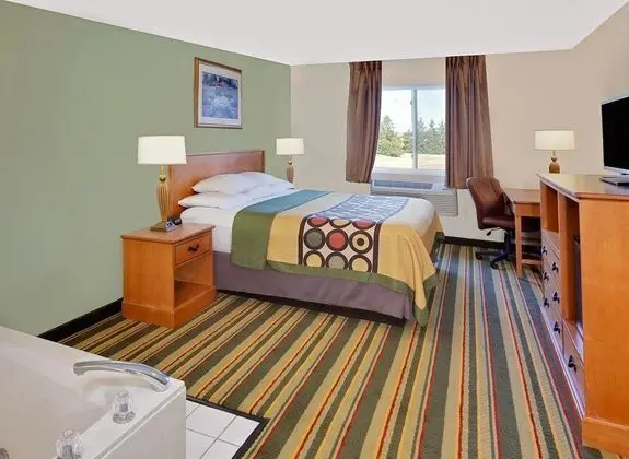 Super 8 by Wyndham Mt. Pleasant