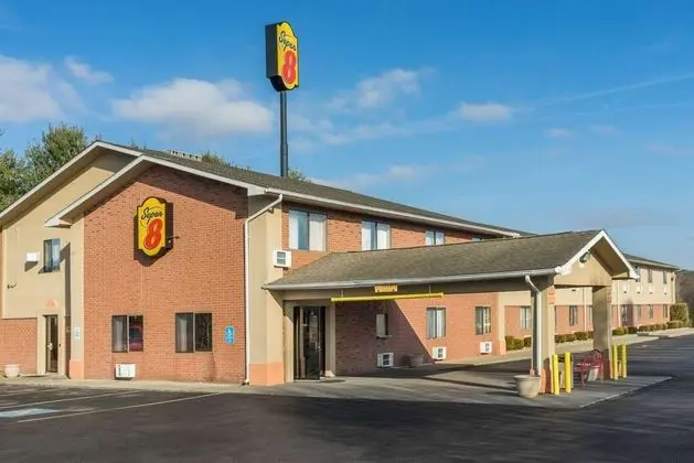 Super 8 by Wyndham Munfordville KY - 1