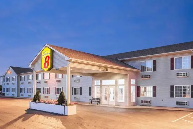 Super 8 by Wyndham Neosho