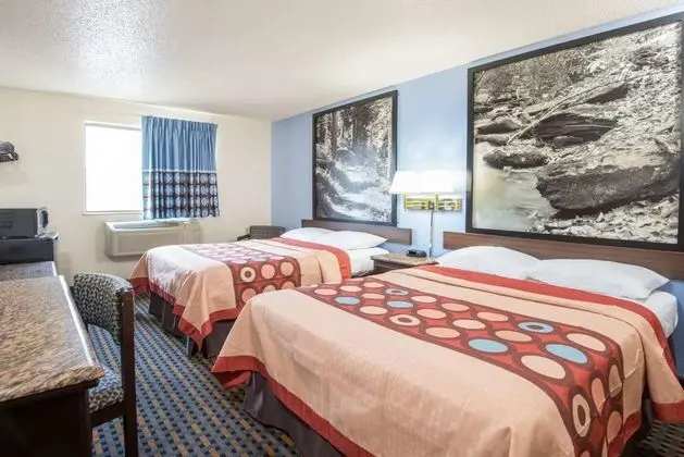 Super 8 by Wyndham New Castle - Genel