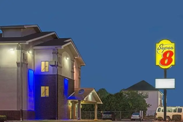 Super 8 by Wyndham New Castle - Genel
