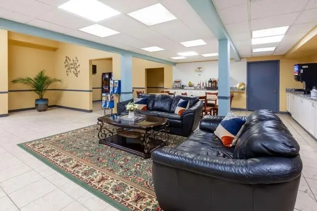 Super 8 by Wyndham Newcomerstown - Lobi