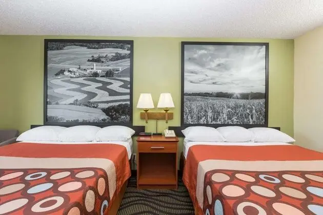 Super 8 by Wyndham Newton
