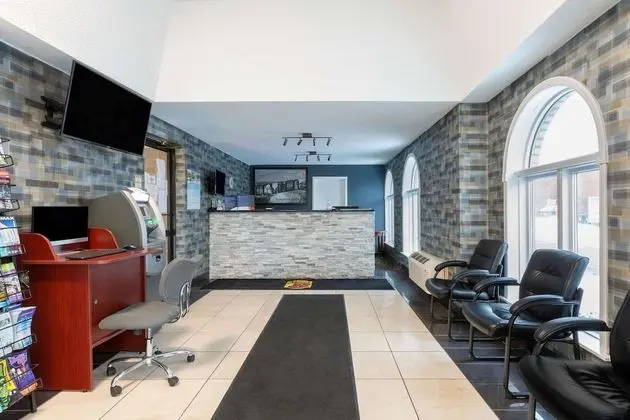 Super 8 by Wyndham Niagara Falls by the Falls - Lobi