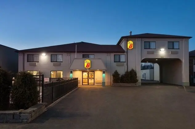 Super 8 by Wyndham Niagara Falls NY
