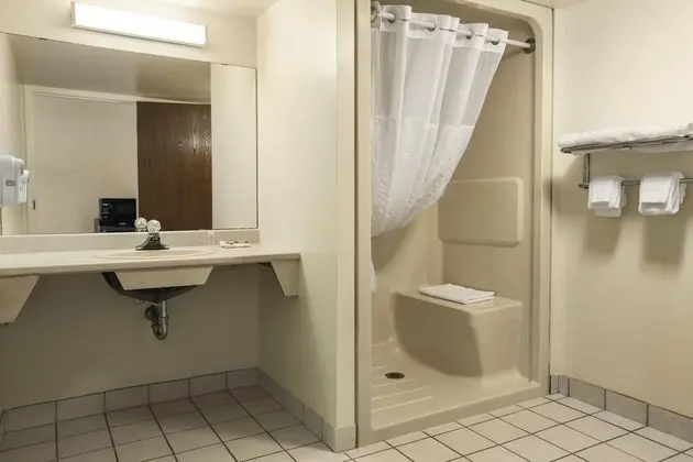 Super 8 by Wyndham North Bay - Genel