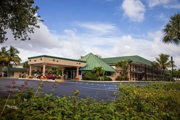 Super 8 by Wyndham North Palm Beach