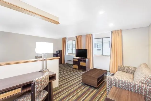 Super 8 by Wyndham Norton VA