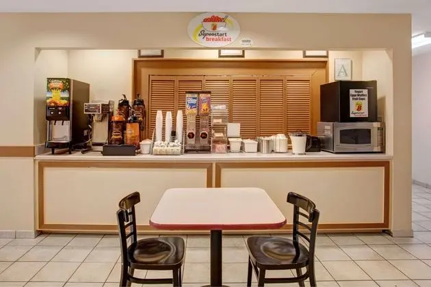 Super 8 by Wyndham Olive Branch