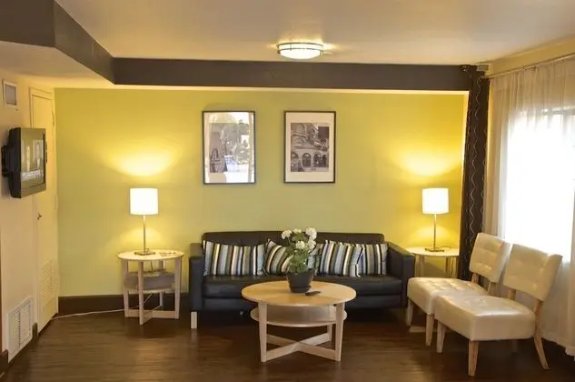 Super 8 by Wyndham Orlando International Drive - Lobi