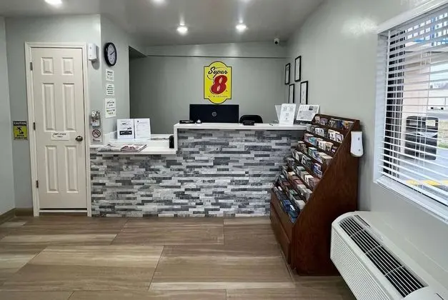 Super 8 by Wyndham Paducah - Lobi
