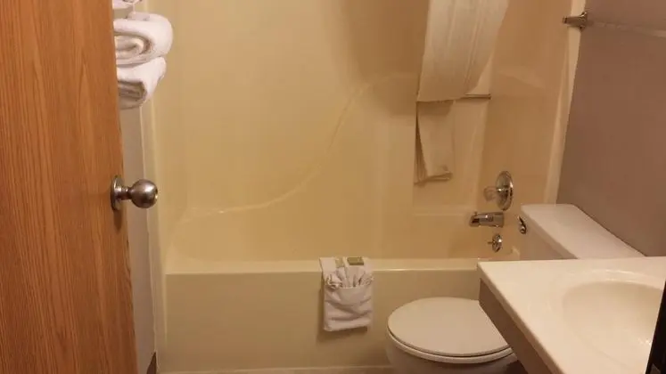 Super 8 by Wyndham Pella