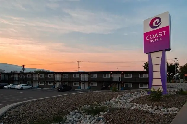Super 8 by Wyndham Penticton - Dış Mekan