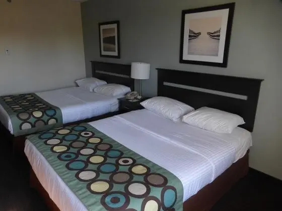 Super 8 by Wyndham Peterborough - Genel