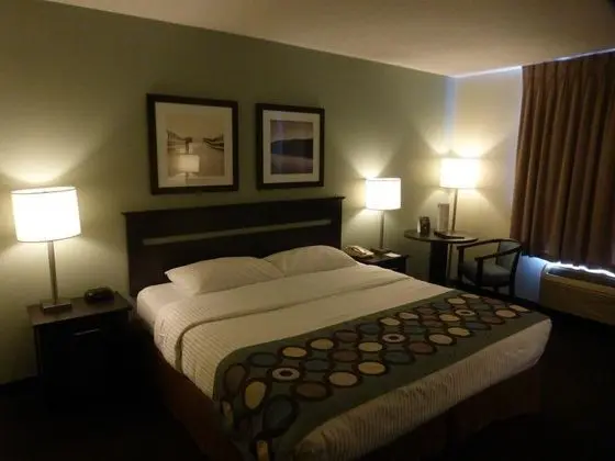 Super 8 by Wyndham Peterborough - Genel