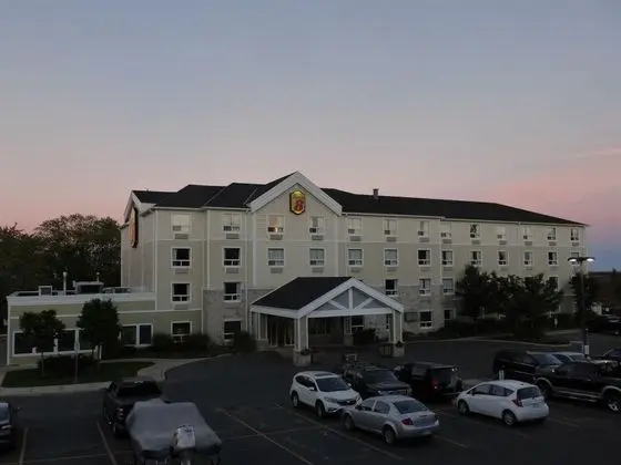 Super 8 by Wyndham Peterborough - Genel