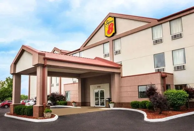 Super 8 by Wyndham Pevely - 1