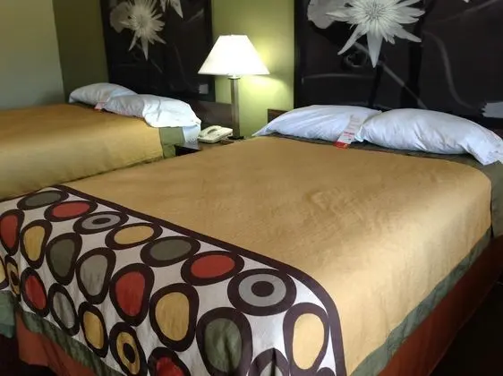 Super 8 by Wyndham Picayune