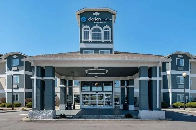 Super 8 by Wyndham Plainfield/Indianapolis Arpt - 1