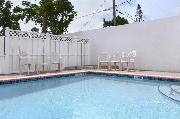 Super 8 by Wyndham Pompano Beach