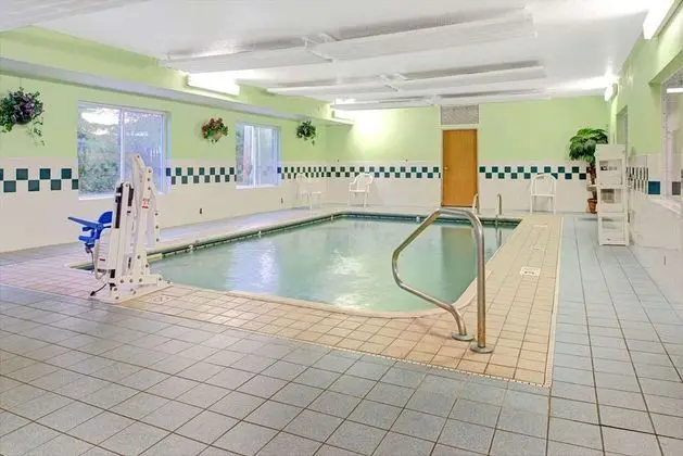 Super 8 by Wyndham Pontoon Beach IL/St. Louis MO - Genel