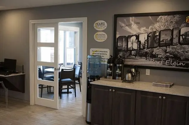 Super 8 by Wyndham Port Elgin - Lobi