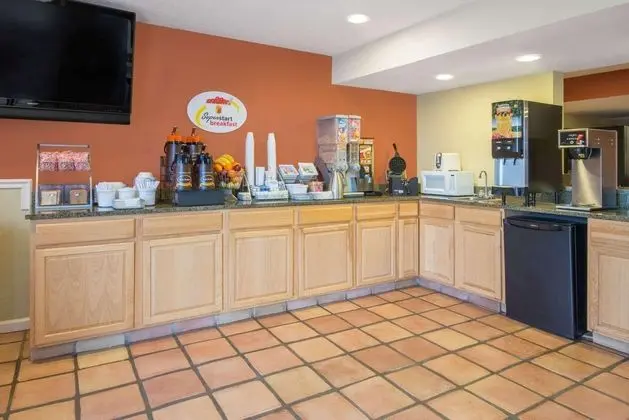 Super 8 by Wyndham Portales
