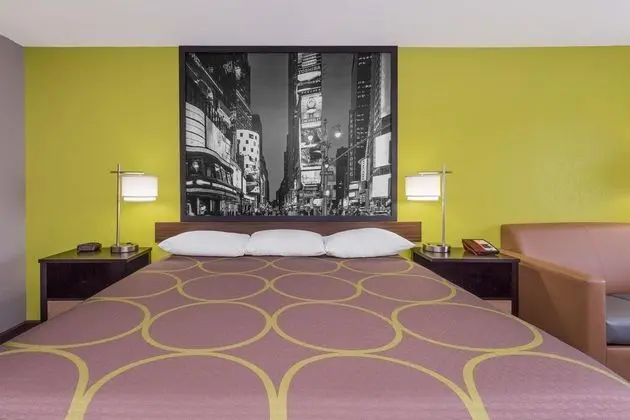 Super 8 by Wyndham Prattville Montgomery
