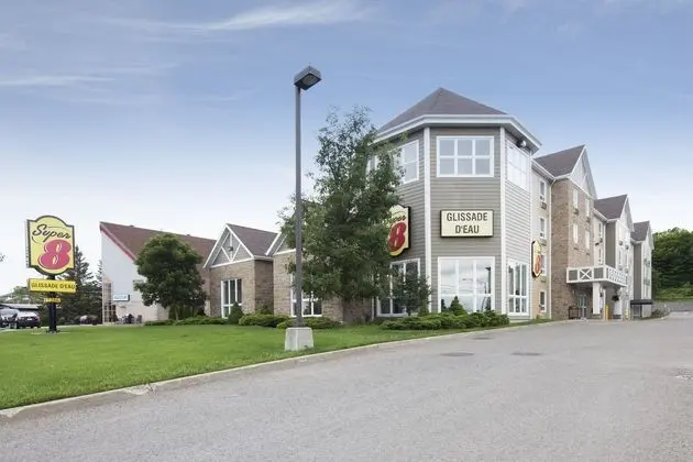 Super 8 by Wyndham Quebec City - Dış Mekan