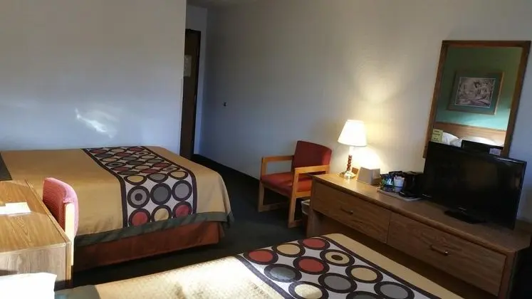 Super 8 by Wyndham Queensbury Glens Falls