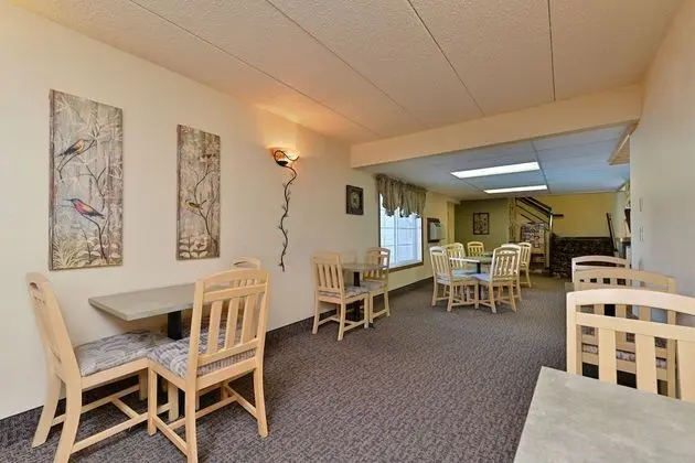 Super 8 by Wyndham Rapid City - Yerinde Yemek