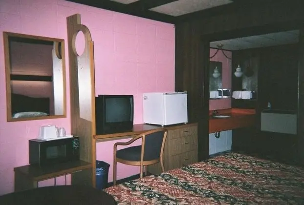 Super 8 by Wyndham Reedsburg