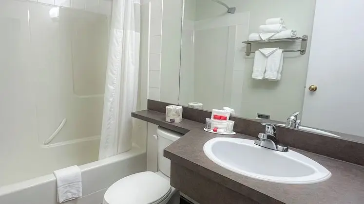 Super 8 by Wyndham Revelstoke - Banyo Özellikleri