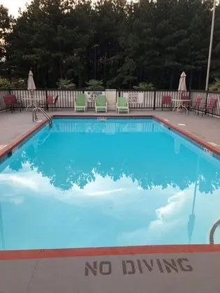 Super 8 by Wyndham Richburg/Chester Area - Havuz