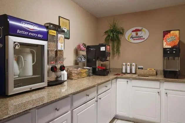 Super 8 by Wyndham Richmond Airport VA