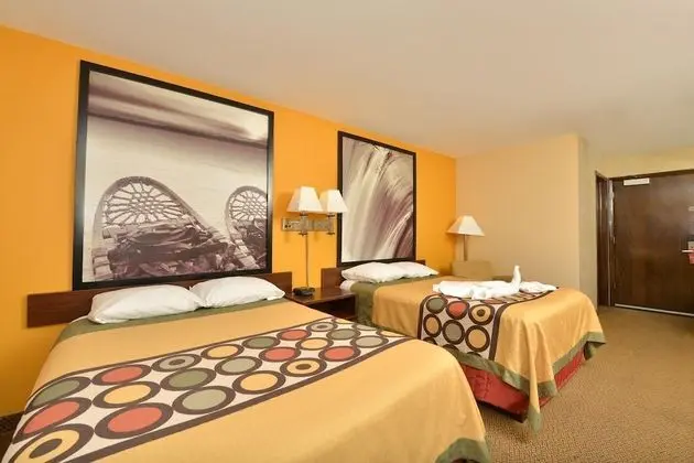 Super 8 by Wyndham Rochester Mayo Clinic Area