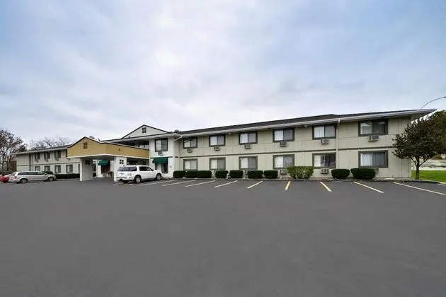 Super 8 by Wyndham Rochester Mayo Clinic Area