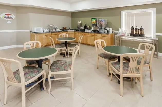 Super 8 by Wyndham Rochester