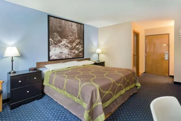 Super 8 by Wyndham Rockford