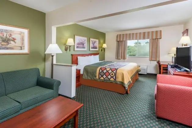 Super 8 by Wyndham Rolla