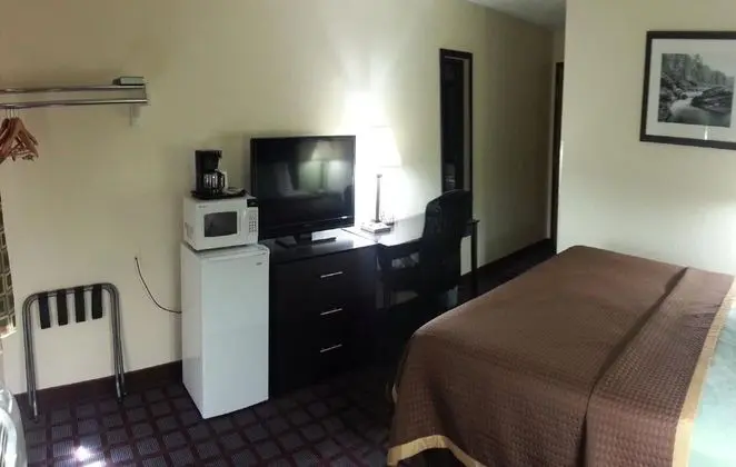 Super 8 by Wyndham Saginaw