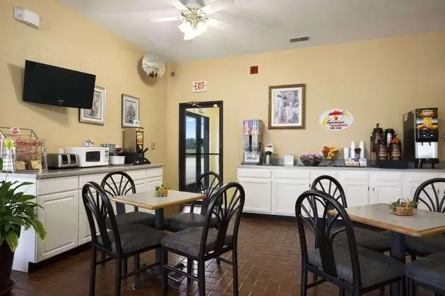 Super 8 by Wyndham Salem