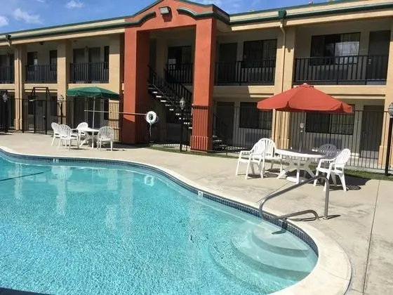 Super 8 by Wyndham Salinas