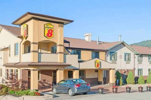 Super 8 by Wyndham Salmon Arm