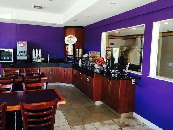 Super 8 by Wyndham Salmon Arm - Genel