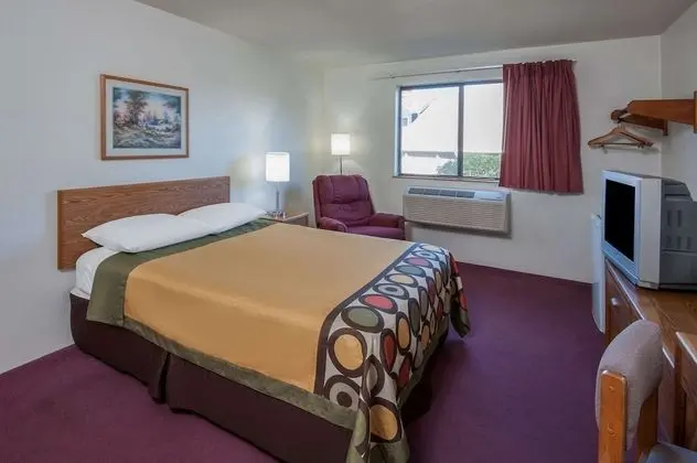 Super 8 by Wyndham Salmon Arm - Oda