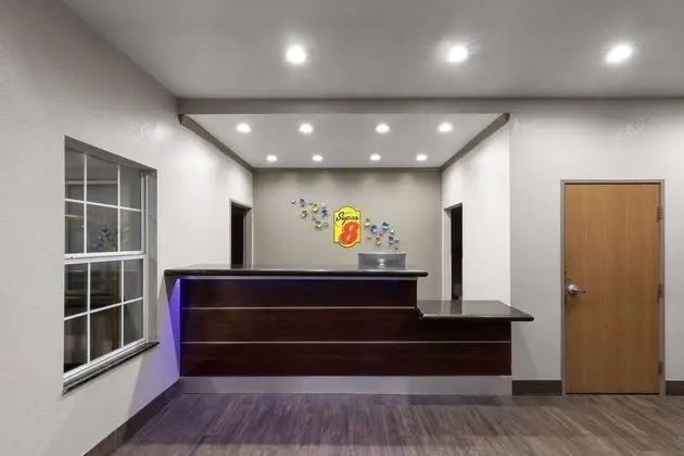 Super 8 by Wyndham San Antonio/Alamodome Area - Lobi