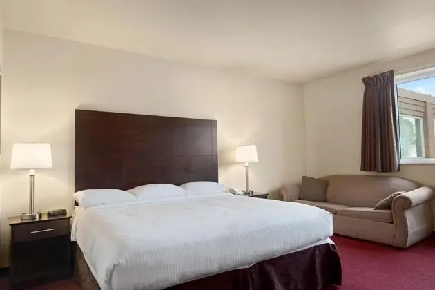 Super 8 by Wyndham Sarnia
