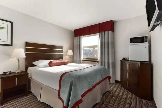 Super 8 by Wyndham Saskatoon Near Downtown - Oda